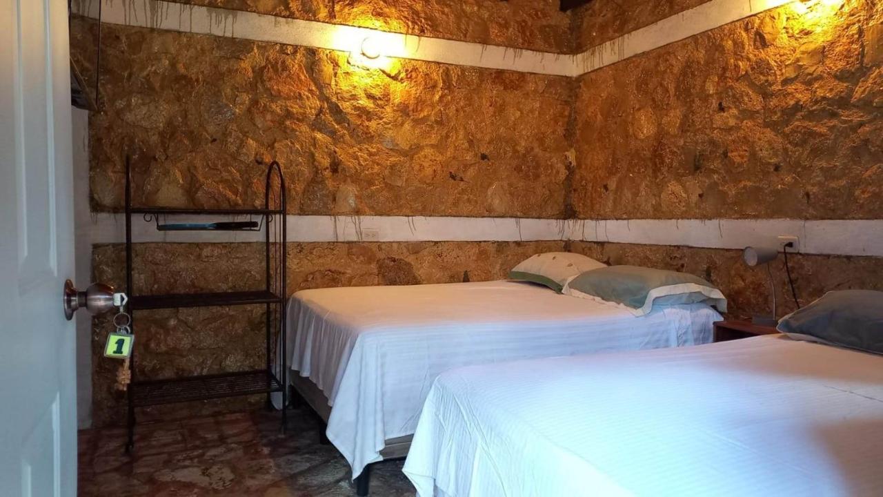 Hotel Colibri Peten فلوريس المظهر الخارجي الصورة