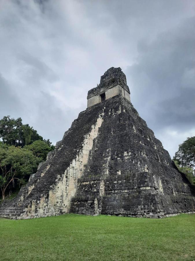 Hotel Colibri Peten فلوريس المظهر الخارجي الصورة
